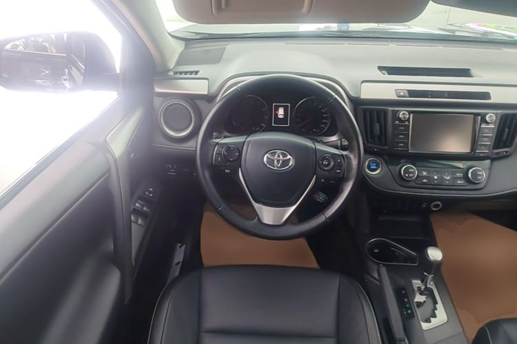 Used Toyota RAV4 2018 2.5L Automatic 4x4 Elite i Edition Steering Wheel