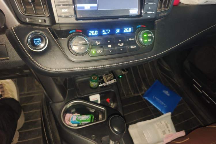 Used Toyota RAV4 2018 2.0L CVT Two-Wheel Drive Fashion X Edition Audio And AC Panel