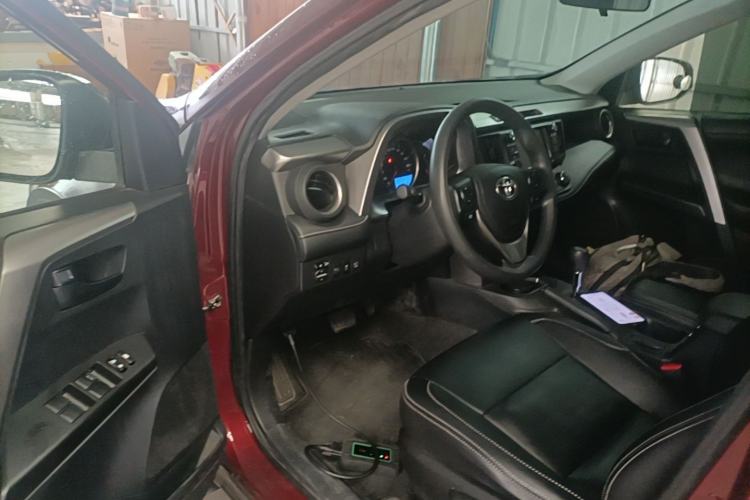 Used Toyota RAV4 2018 2.0L CVT Two-Wheel Drive Fashion X Edition Driver Seat