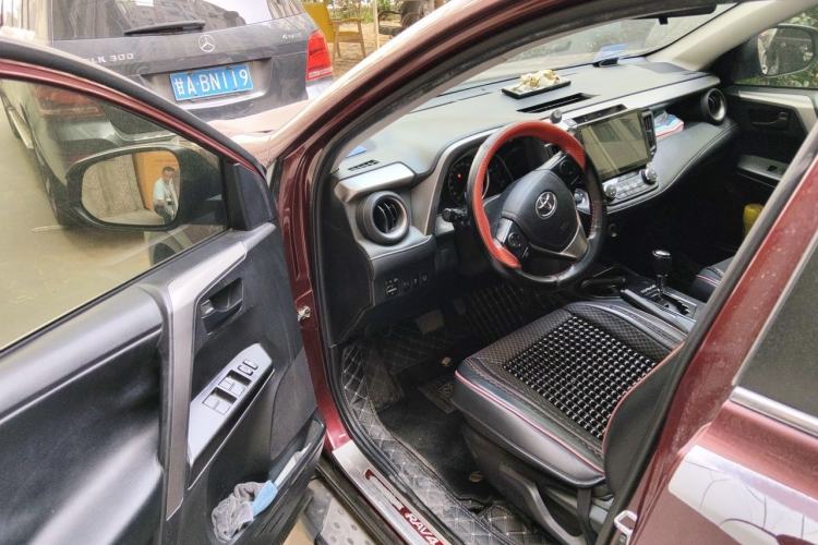 Used Toyota RAV4 2018 2.0L CVT Two-Wheel Drive Fashion X Edition Driver Seat