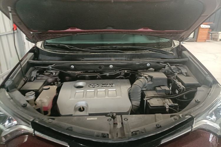 Used Toyota RAV4 2018 2.0L CVT Two-Wheel Drive Fashion X Edition Engine Bay