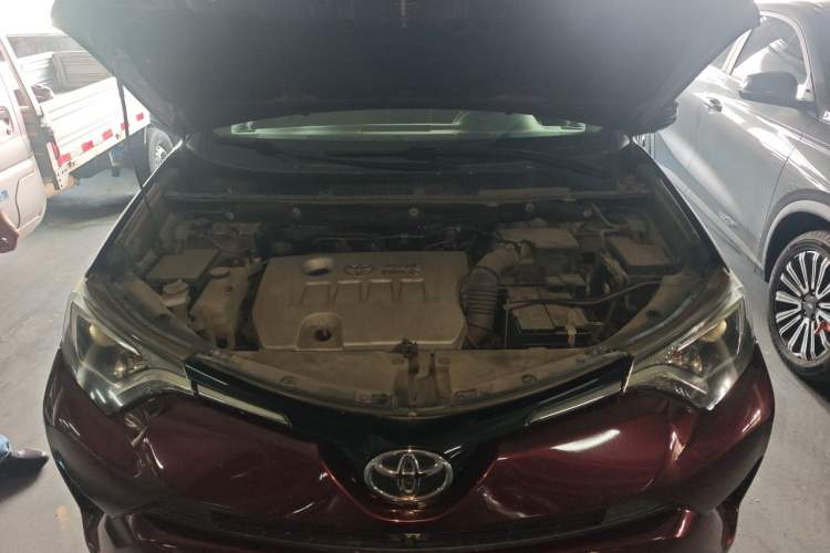 Used Toyota RAV4 2018 2.0L CVT Two-Wheel Drive Fashion X Edition Engine Bay