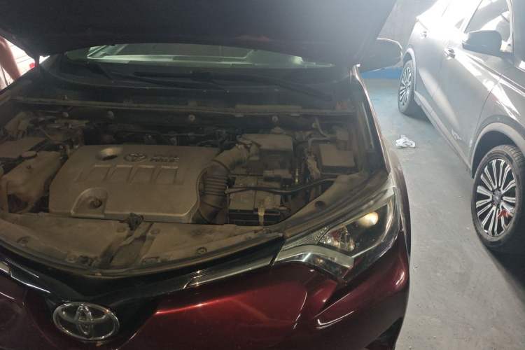 Used Toyota RAV4 2018 2.0L CVT Two-Wheel Drive Fashion X Edition Engine Bay Left