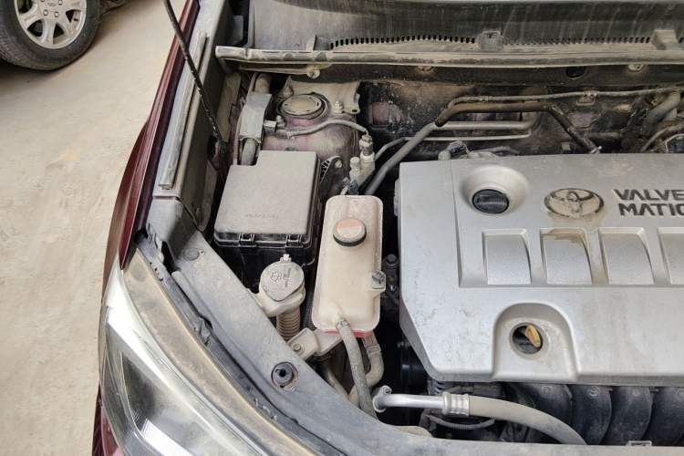 Used Toyota RAV4 2018 2.0L CVT Two-Wheel Drive Fashion X Edition Engine Bay Right