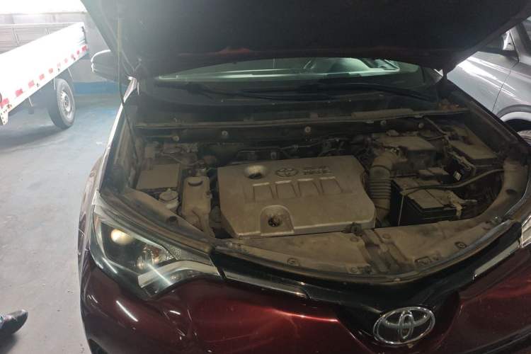Used Toyota RAV4 2018 2.0L CVT Two-Wheel Drive Fashion X Edition Engine Bay Right