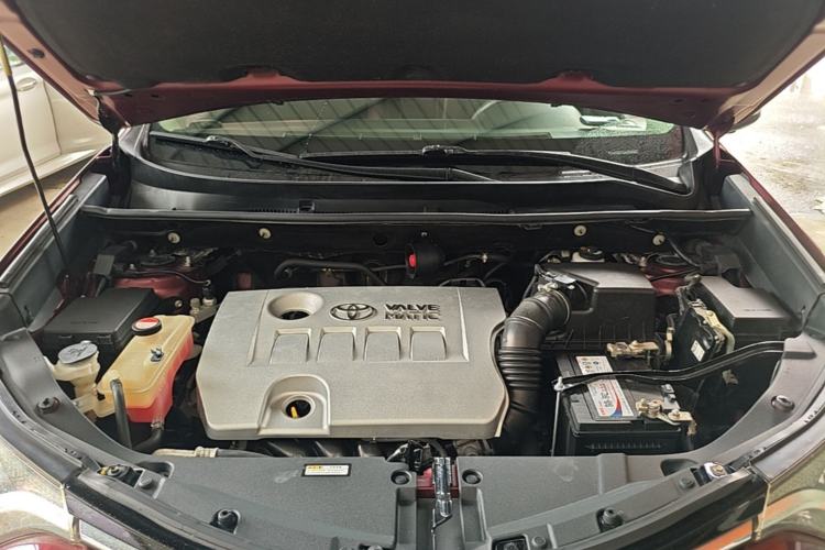 Used Toyota RAV4 2018 2.0L CVT Two-Wheel Drive Fashion X Edition Engine Bay