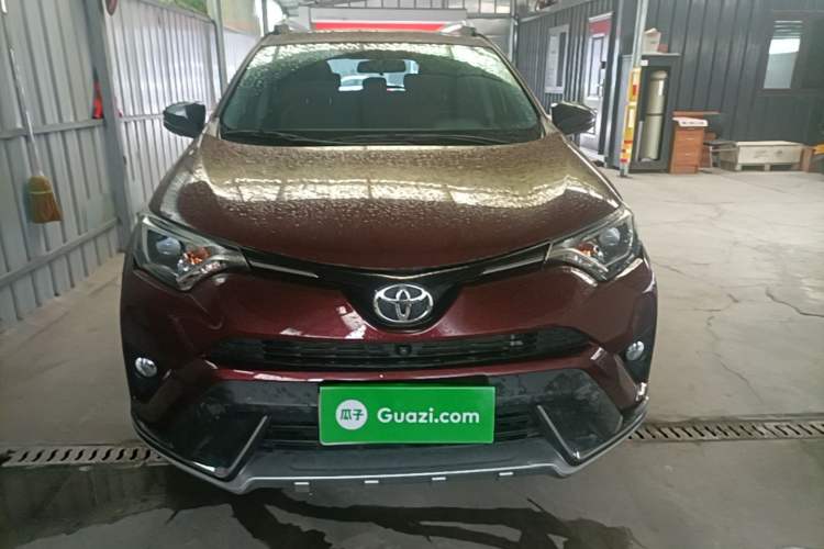 Used Toyota RAV4 2018 2.0L CVT Two-Wheel Drive Fashion X Edition Front