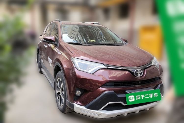 Used Toyota RAV4 2018 2.0L CVT Two-Wheel Drive Fashion X Edition Front Right 45 Deg