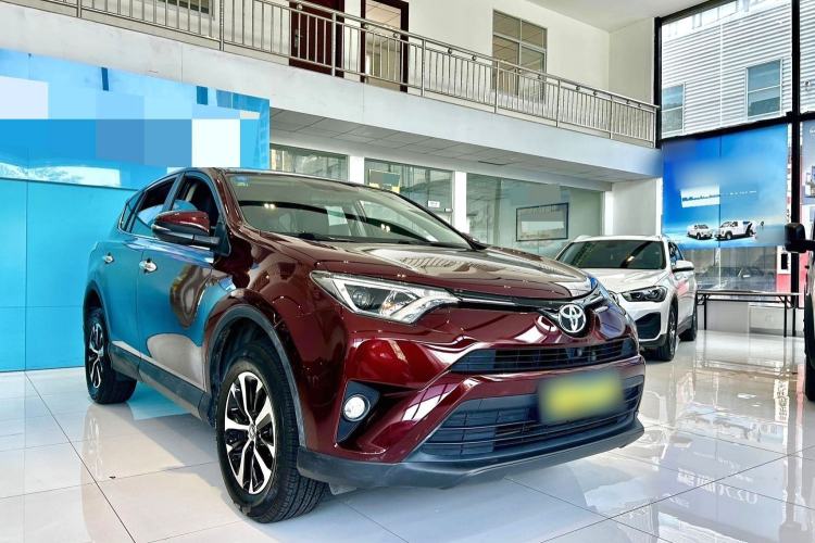 Used Toyota RAV4 2018 2.0L CVT Two-Wheel Drive Fashion X Edition Front Right 45 Deg