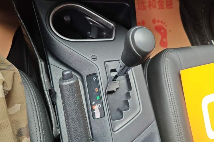 Used Toyota RAV4 2018 2.0L CVT Two-Wheel Drive Fashion X Edition Gear Lever