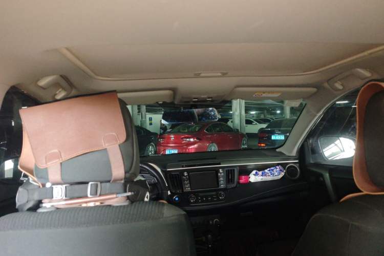 Used Toyota RAV4 2018 2.0L CVT Two-Wheel Drive Fashion X Edition Headliner