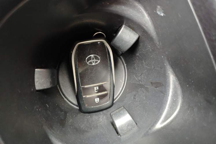 Used Toyota RAV4 2018 2.0L CVT Two-Wheel Drive Fashion X Edition Interior 1