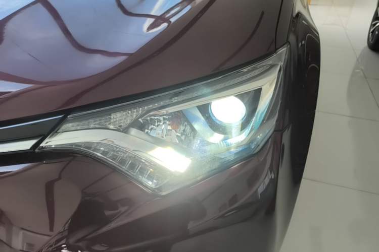 Used Toyota RAV4 2018 2.0L CVT Two-Wheel Drive Fashion X Edition Left Front Headlight