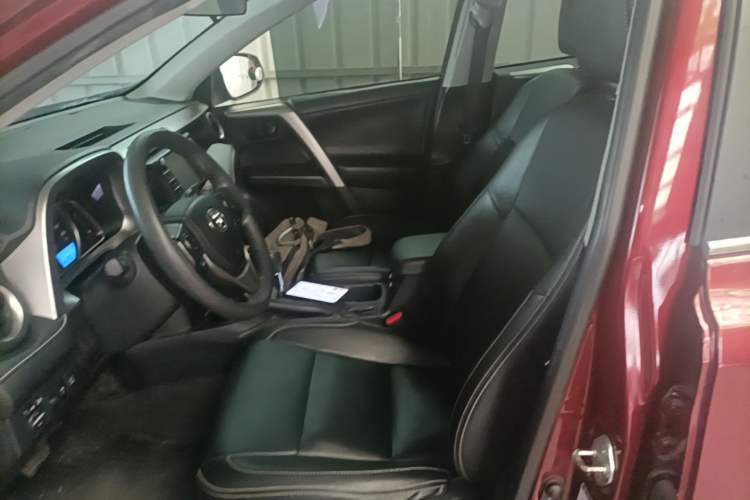 Used Toyota RAV4 2018 2.0L CVT Two-Wheel Drive Fashion X Edition Left Front Seat