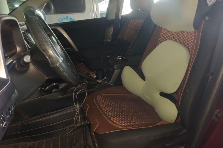 Used Toyota RAV4 2018 2.0L CVT Two-Wheel Drive Fashion X Edition Left Front Seat