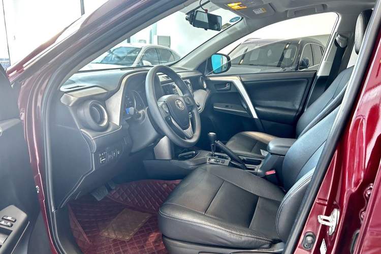 Used Toyota RAV4 2018 2.0L CVT Two-Wheel Drive Fashion X Edition Left Front Seat