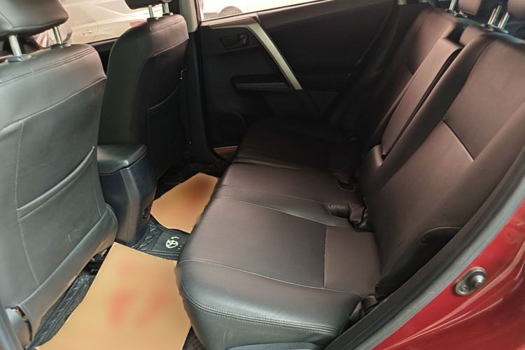 Used Toyota RAV4 2018 2.0L CVT Two-Wheel Drive Fashion X Edition Left Rear Seat