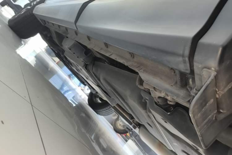 Used Toyota RAV4 2018 2.0L CVT Two-Wheel Drive Fashion X Edition Left Side Sill