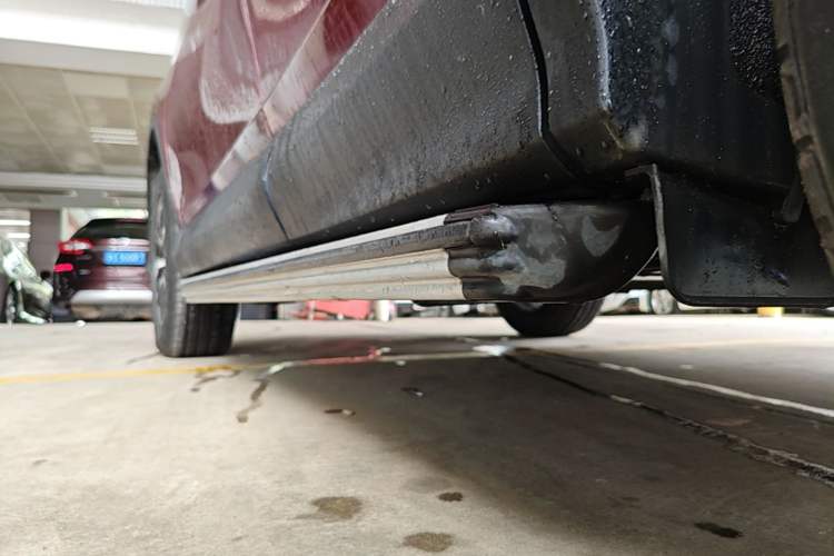 Used Toyota RAV4 2018 2.0L CVT Two-Wheel Drive Fashion X Edition Left Side Sill