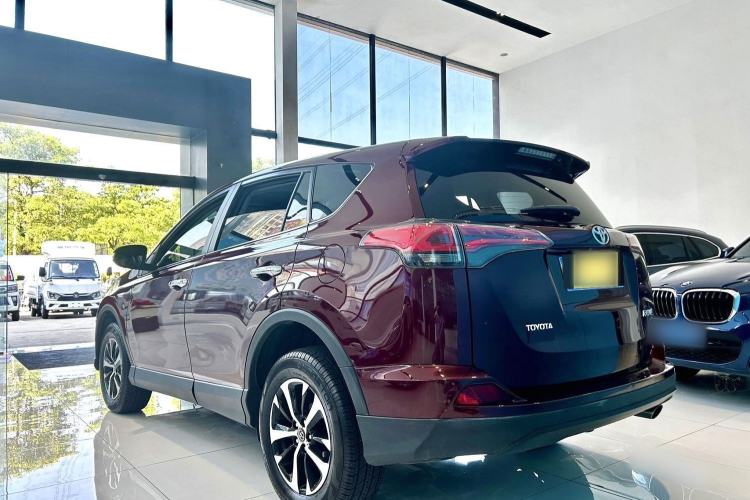 Used Toyota RAV4 2018 2.0L CVT Two-Wheel Drive Fashion X Edition Rear Left 45 Deg