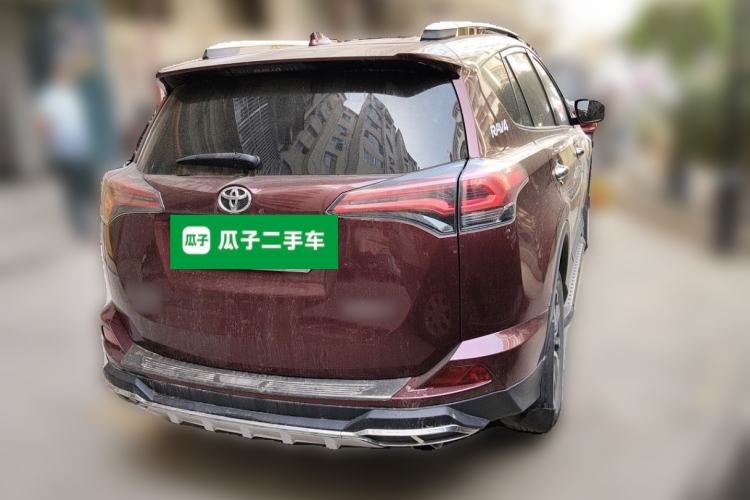 Used Toyota RAV4 2018 2.0L CVT Two-Wheel Drive Fashion X Edition Rear Right 45 Deg
