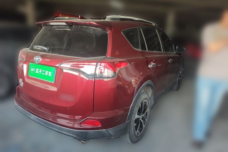 Used Toyota RAV4 2018 2.0L CVT Two-Wheel Drive Fashion X Edition Rear Right 45 Deg