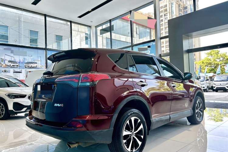 Used Toyota RAV4 2018 2.0L CVT Two-Wheel Drive Fashion X Edition Rear Right 45 Deg