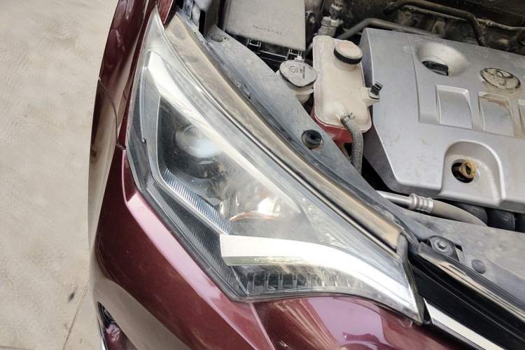 Used Toyota RAV4 2018 2.0L CVT Two-Wheel Drive Fashion X Edition Right Front Headlight