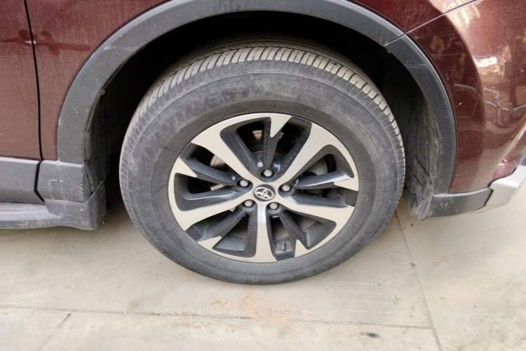 Used Toyota RAV4 2018 2.0L CVT Two-Wheel Drive Fashion X Edition Right Front Wheel Hub