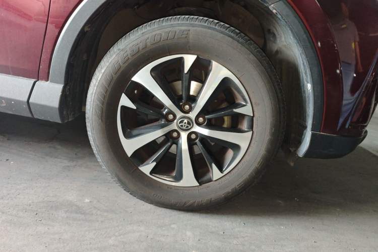 Used Toyota RAV4 2018 2.0L CVT Two-Wheel Drive Fashion X Edition Right Front Wheel Hub