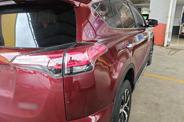 Used Toyota RAV4 2018 2.0L CVT Two-Wheel Drive Fashion X Edition Right Rear Taillight