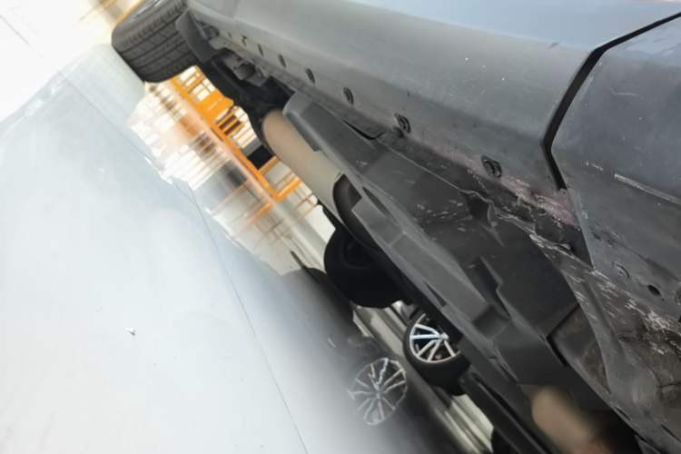 Used Toyota RAV4 2018 2.0L CVT Two-Wheel Drive Fashion X Edition Right Side Sill