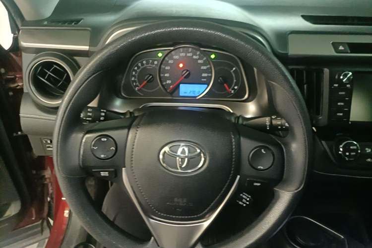 Used Toyota RAV4 2018 2.0L CVT Two-Wheel Drive Fashion X Edition Steering Wheel