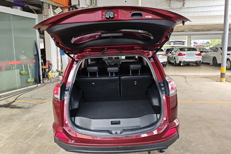 Used Toyota RAV4 2018 2.0L CVT Two-Wheel Drive Fashion X Edition Trunk