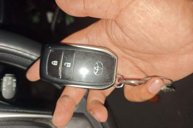 Used Toyota RAV4 2018 2.0L CVT Two-Wheel Drive Fashion X Edition Vehicle Key