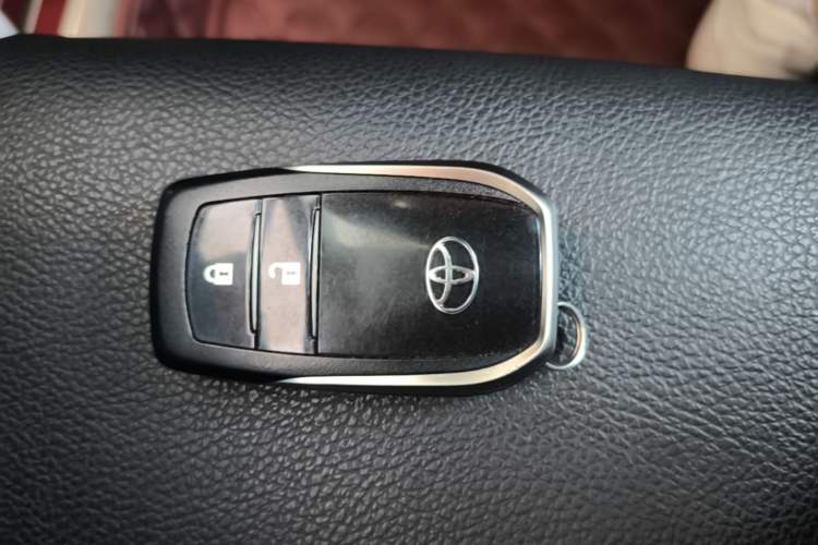 Used Toyota RAV4 2018 2.0L CVT Two-Wheel Drive Fashion X Edition Vehicle Key