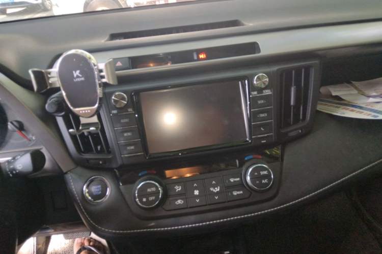 Used Toyota RAV4 2018 2.0L CVT Two-Wheel Drive Fashion X Edition Audio And AC Panel