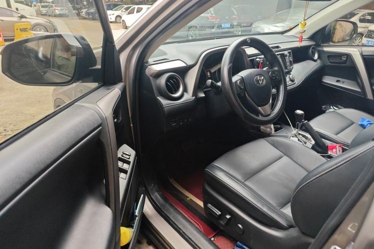 Used Toyota RAV4 2018 2.5L Automatic 4x4 Elite i Edition Driver Seat