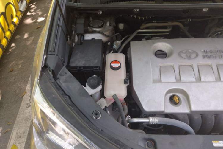 Used Toyota RAV4 2018 2.0L CVT Two-Wheel Drive Fashion X Edition Engine Bay Right