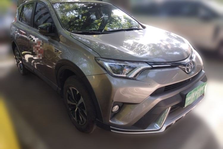 Used Toyota RAV4 2018 2.0L CVT Two-Wheel Drive Fashion X Edition Front Right 45 Deg