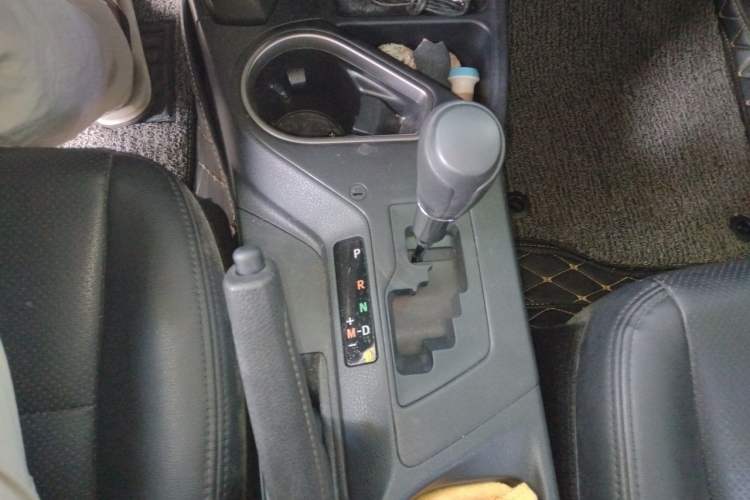 Used Toyota RAV4 2018 2.0L CVT Two-Wheel Drive Fashion X Edition Gear Lever