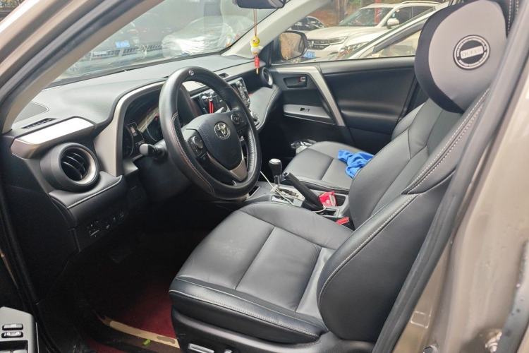 Used Toyota RAV4 2018 2.5L Automatic 4x4 Elite i Edition Left Front Seat