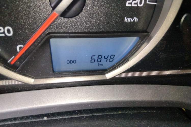 Used Toyota RAV4 2018 2.0L CVT Two-Wheel Drive Fashion X Edition Odometer Close Up
