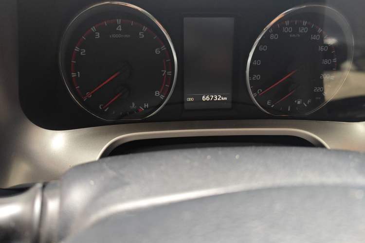Used Toyota RAV4 2018 2.5L Automatic 4x4 Elite i Edition Odometer Close Up