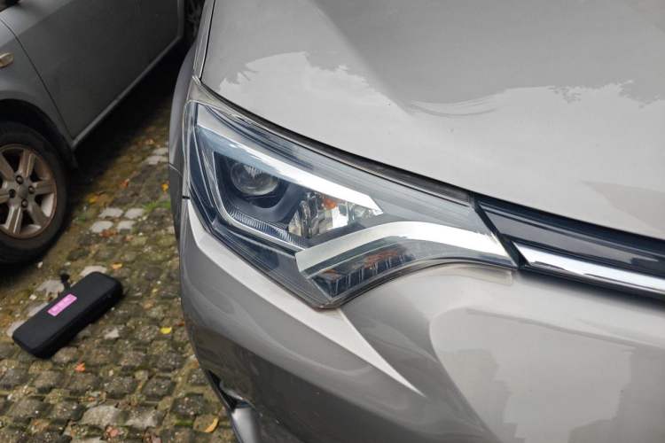 Used Toyota RAV4 2018 2.5L Automatic 4x4 Elite i Edition Right Front Headlight