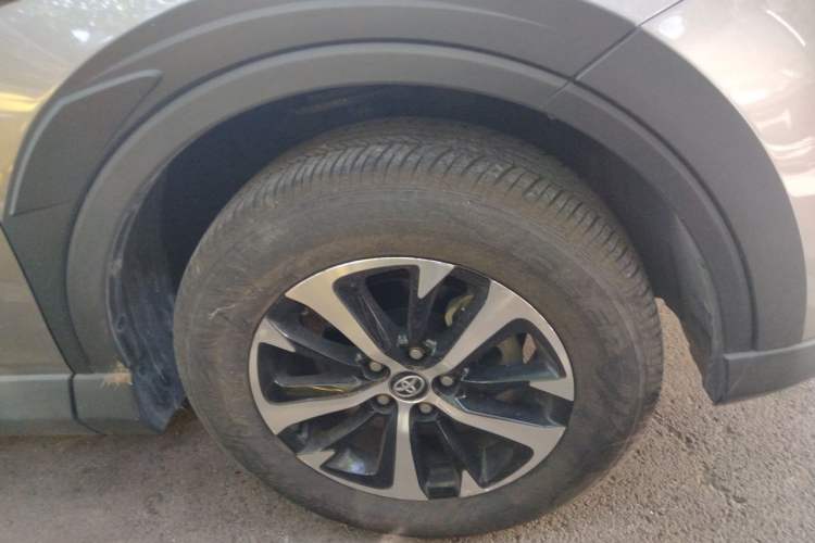 Used Toyota RAV4 2018 2.0L CVT Two-Wheel Drive Fashion X Edition Right Front Wheel Hub