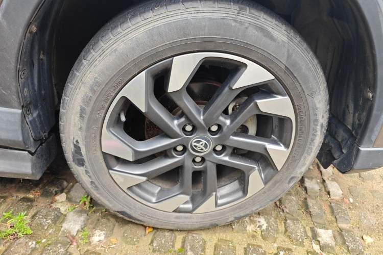 Used Toyota RAV4 2018 2.5L Automatic 4x4 Elite i Edition Right Front Wheel Hub