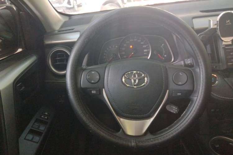 Used Toyota RAV4 2018 2.0L CVT Two-Wheel Drive Fashion X Edition Steering Wheel
