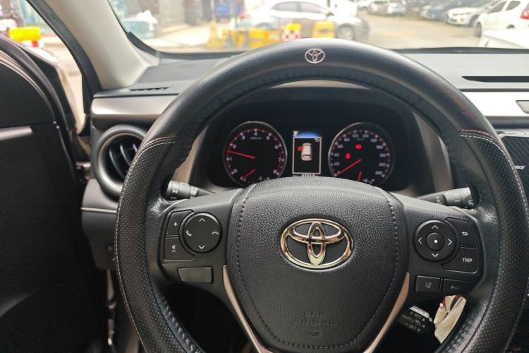 Used Toyota RAV4 2018 2.5L Automatic 4x4 Elite i Edition Steering Wheel