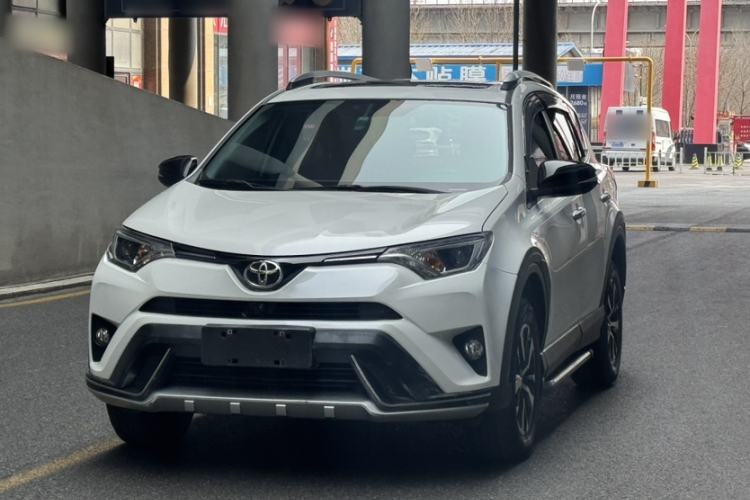 Ojetý Toyota RAV4 2018 2.0L CVT Two-Wheel Drive Fashion X Edition Guazi used car, China used car export, Used car for sale, Used cars, Cheapest cars for sale